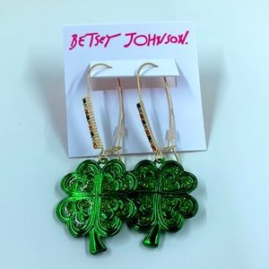 New betsey Johnson Green Shamrock Dangle Earrings St Patrick’s Day Lucky